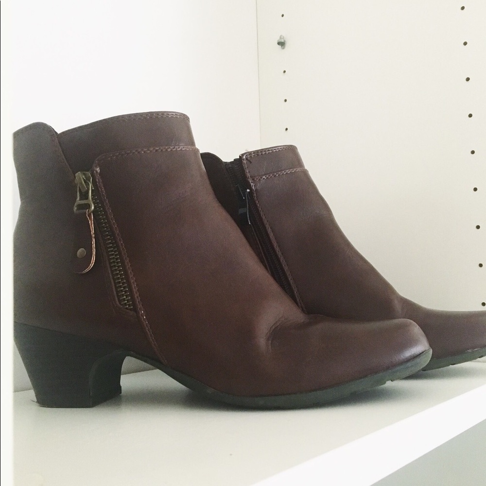JONES NEW YORK Dark Brown Ankle Boots Size 9